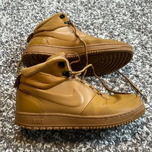 Men’s Nike Path Winter boots